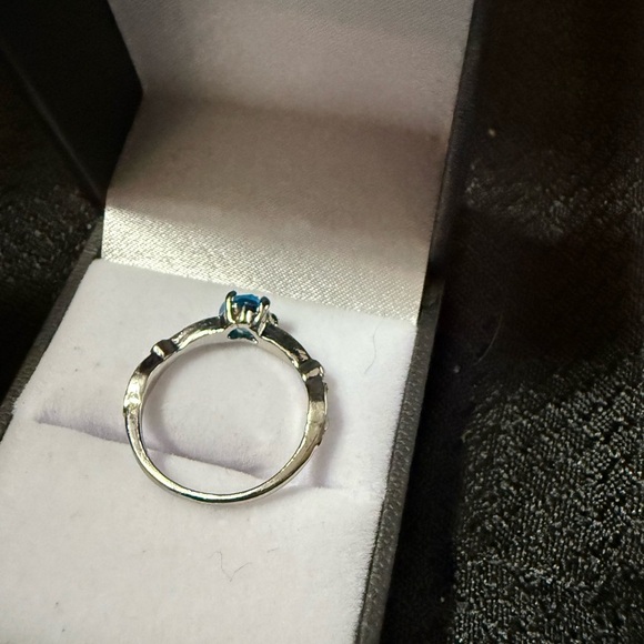 Cute and fun Silver plated Heart Ring with Blue Gemstone size 7 - Picture 6 of 7